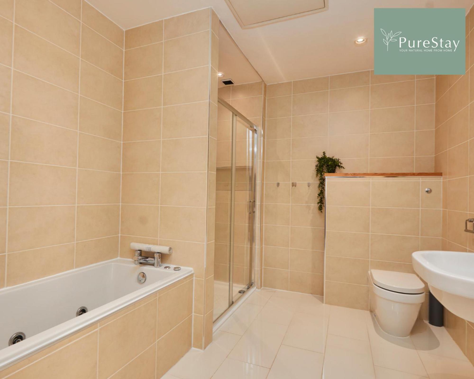 Superb House Manchester Near Etihad With Free Parking Sleeps 8 Luaran gambar