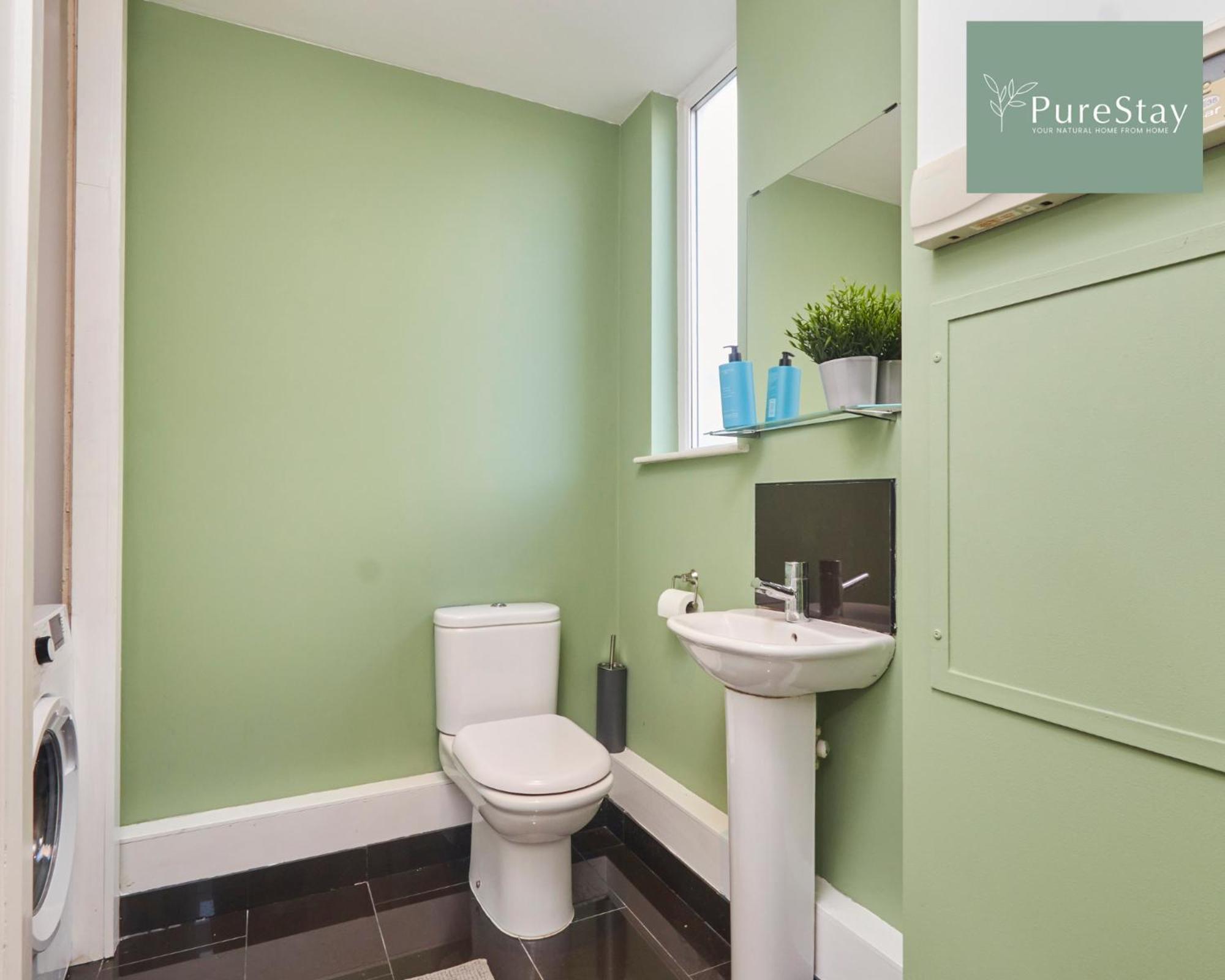 Superb House Manchester Near Etihad With Free Parking Sleeps 8 Luaran gambar