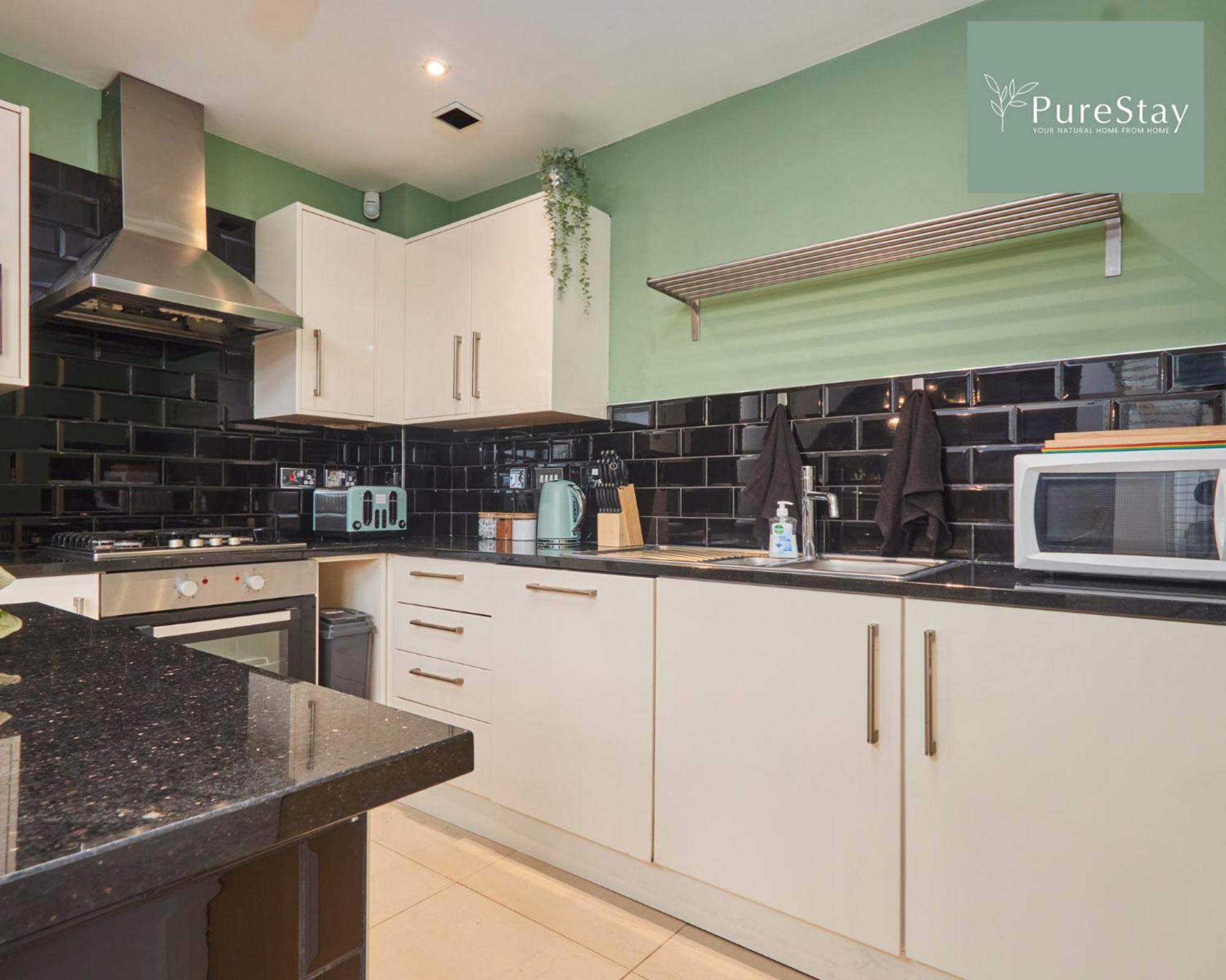 Superb House Manchester Near Etihad With Free Parking Sleeps 8 Luaran gambar